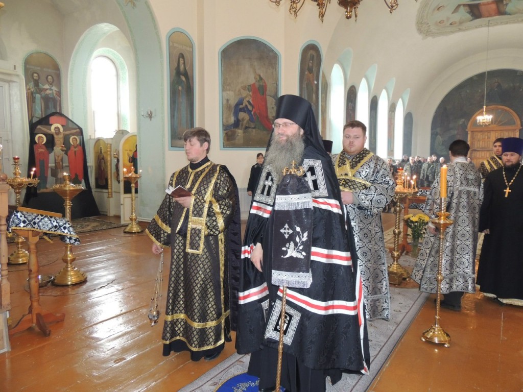 Епископ Елисей совершил Литургию Преждеосвященных Даров в храме Преображения Господня