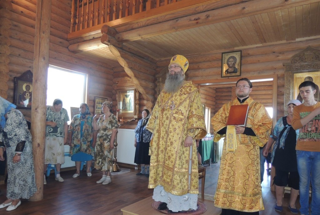 Божественная литургия в храме Святой Троицы в ст. Сергиевской.