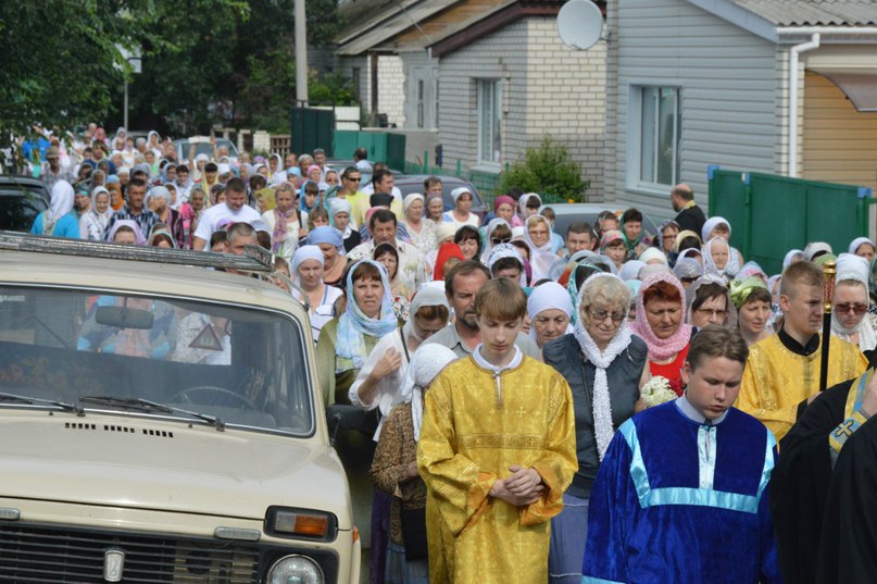 Крестный Ход от Покровского Кафедрального собора к Центральному скверу. (Фото)