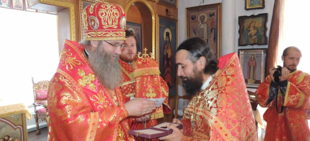 Владыка Елисей удостоил иерея Бориса Ермакова Юбилейной медалью Русской Православной Церкви.