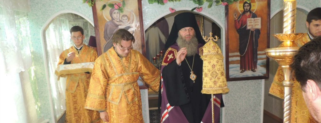Божественная литургия в храме Святителя Николая архиепископа Мир Ликийских чудотворца.