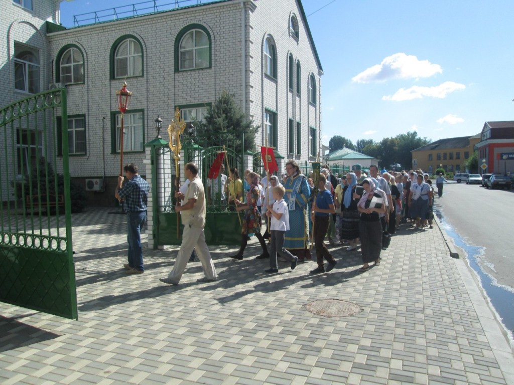 Во Фролово состоялось освящение нового здания Православной гимназии