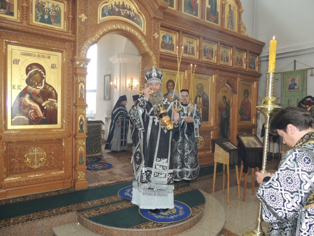Божественная литургия преждеосвященных Даров в храме прп. Серафима Саровского.