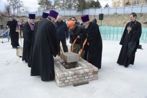 01В Волгограде заложили первый камень в фундамент храма Александра Невского