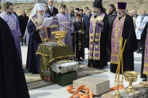 +02 В Волгограде заложили первый камень в фундамент храма Александра Невского.
