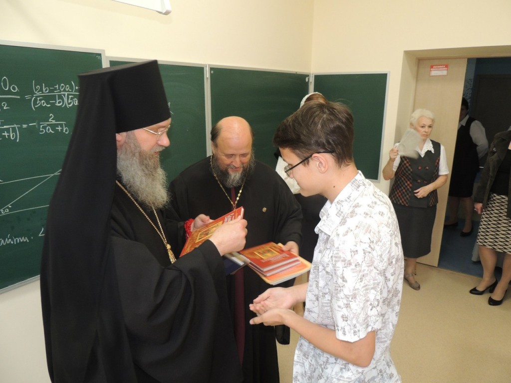 Епископ Елисей посетил православную гимназию г. Фролово.
