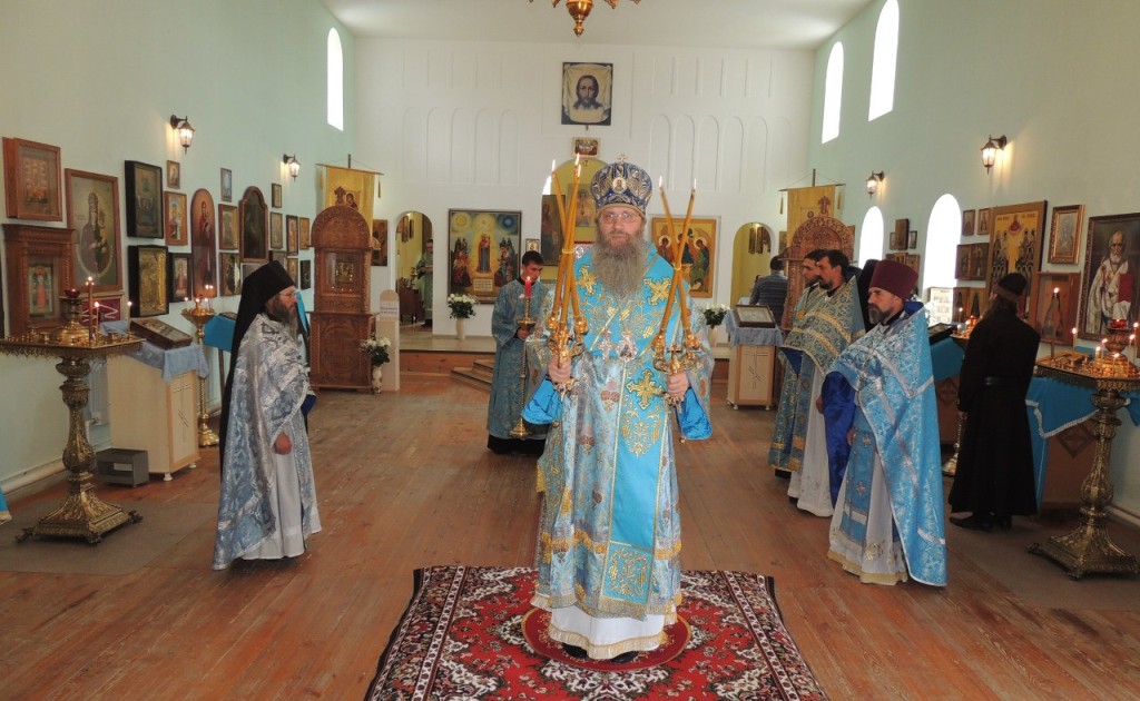 Божественнвя литургия в Каменно-Бродском Свято-Троицком мужском монастыре.