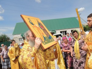 Божественная литургия в храме первоверховных апостолов Петра и Павла