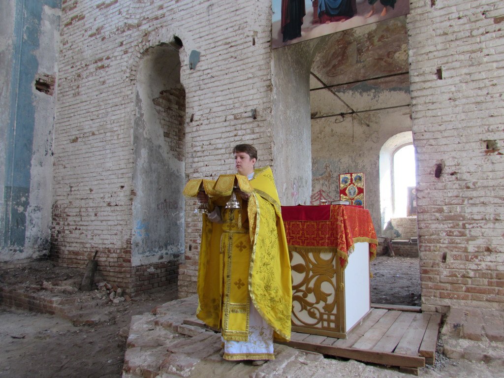 Божественная литургия в храме Архистратига Михаила