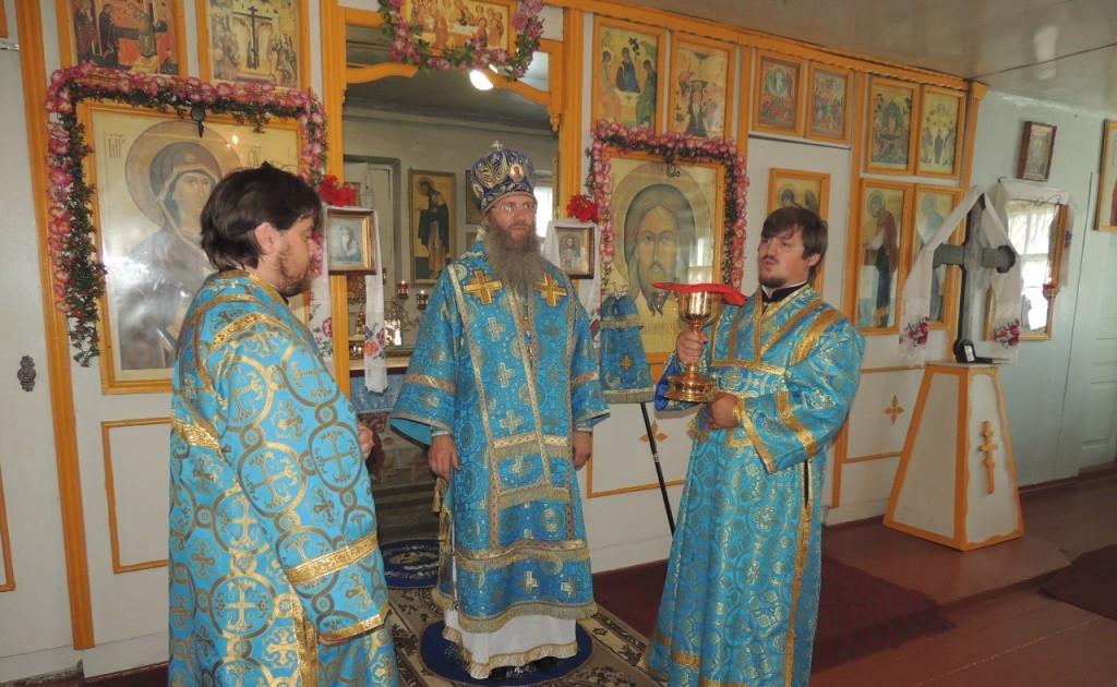 Божественная литургия в храме Успения Пресвятой Богородицы.