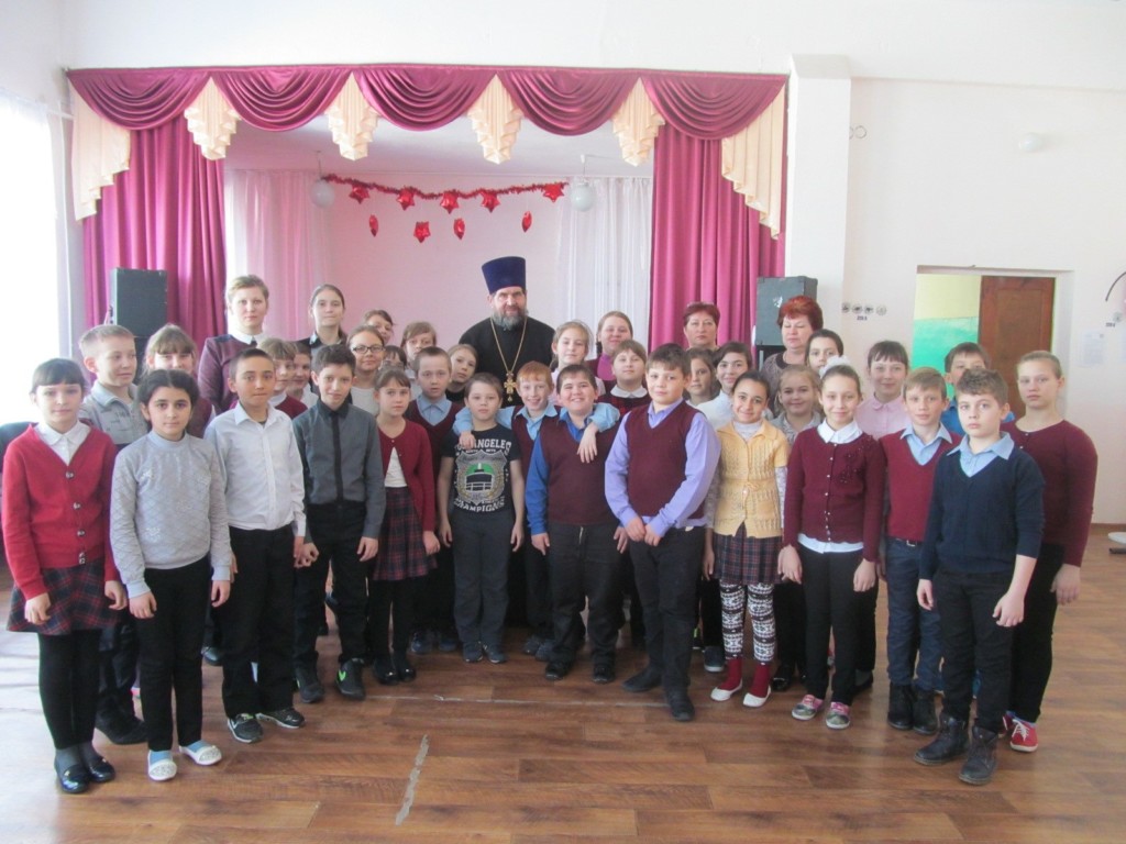 Протоиерей Николай Карпец встретился с учителями и учащимися МБОУ Еланская средняя школа №2.