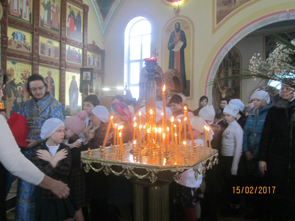 Детская Божественная литургия в честь праздника Сретения Господня в Богоявленском храме г.Фролово.