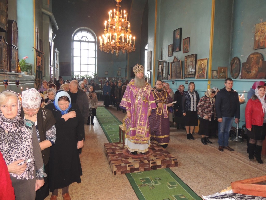 Божественная литургия в храме Архистратига Божия Михаила в р.п. Рудня.