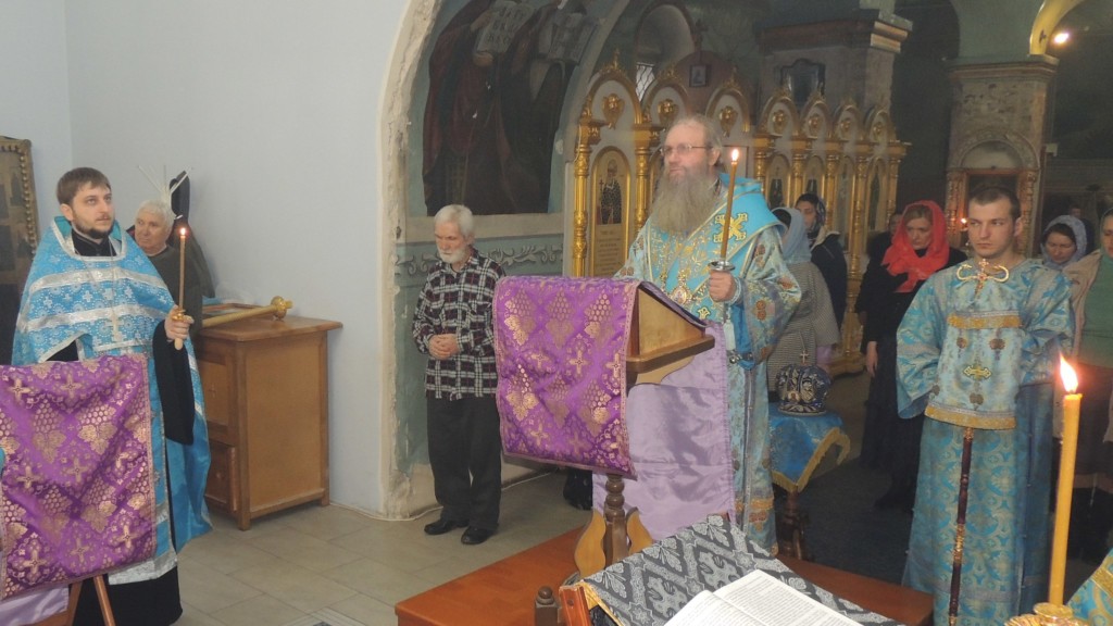 Служение епископа Елисея в канун субботы 5-й седмицы Великого поста в Покровском кафедральном соборе г. Урюпинска.