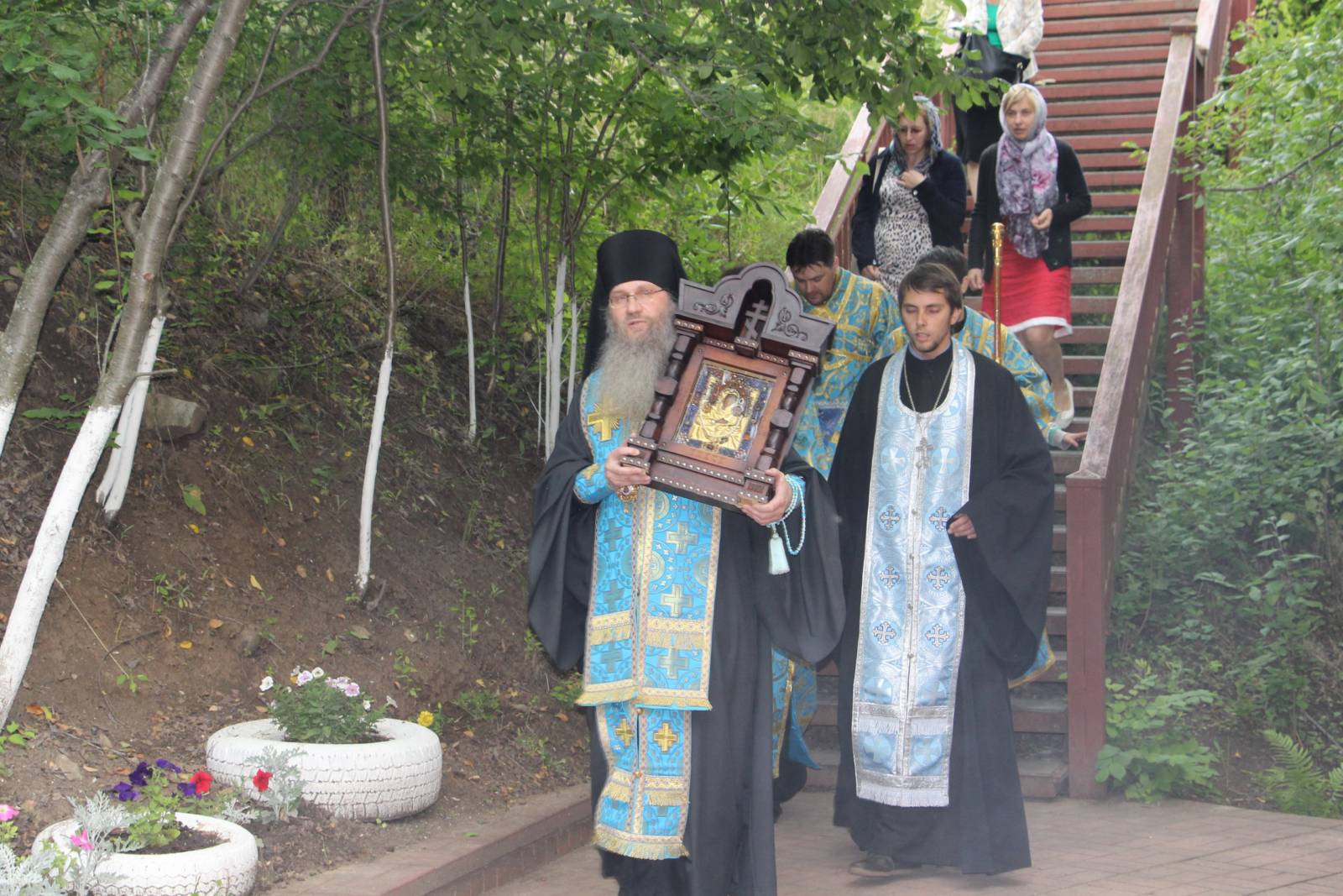 Служение епископа Елисея на месте Явления Урюпинской иконы Божией Матери.