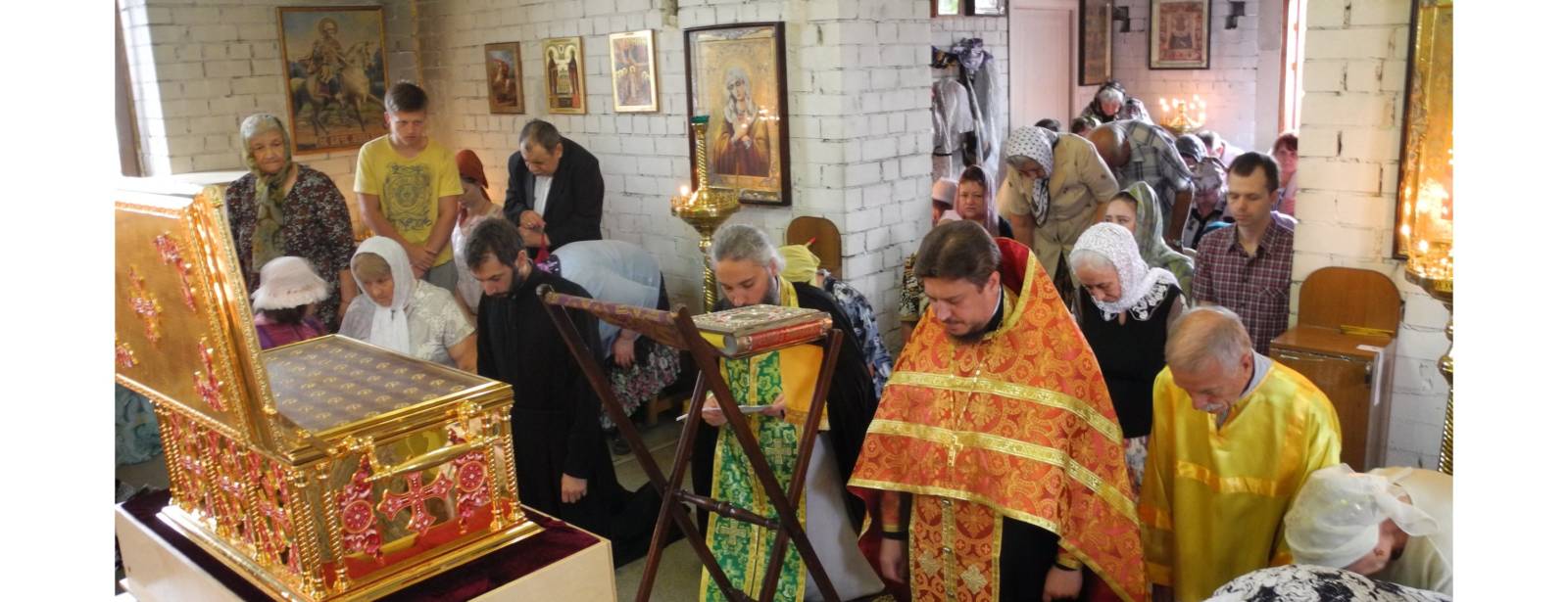 В г. Урюпинске встретили ковчег с мощами 54-х новомучеников и исповедников Российских.