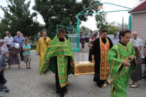 В Урюпинскую епархию был доставлен ковчег с частицами мощей почитаемых новомучеников и исповедников Русской Православной Церкви.