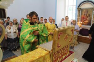 В Урюпинскую епархию был доставлен ковчег с частицами мощей почитаемых новомучеников и исповедников Русской Православной Церкви.
