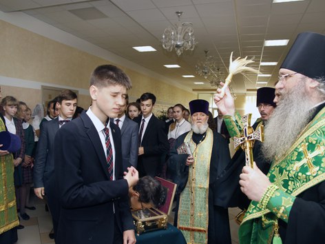 Гимназисты пообщались с епископом Урюпинским и Новоаннинским Елисеем.