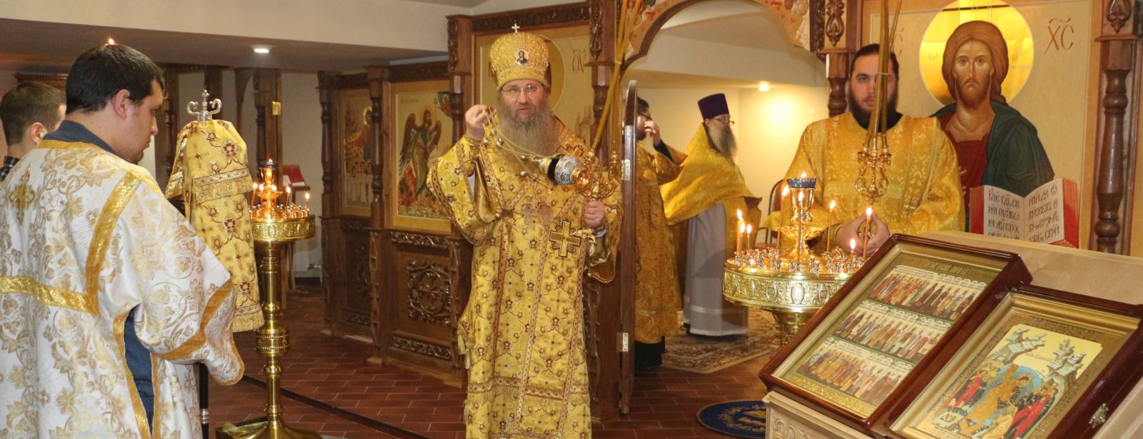 Божественная литургия в храме Феофана Затворника г. Новоаннинского.