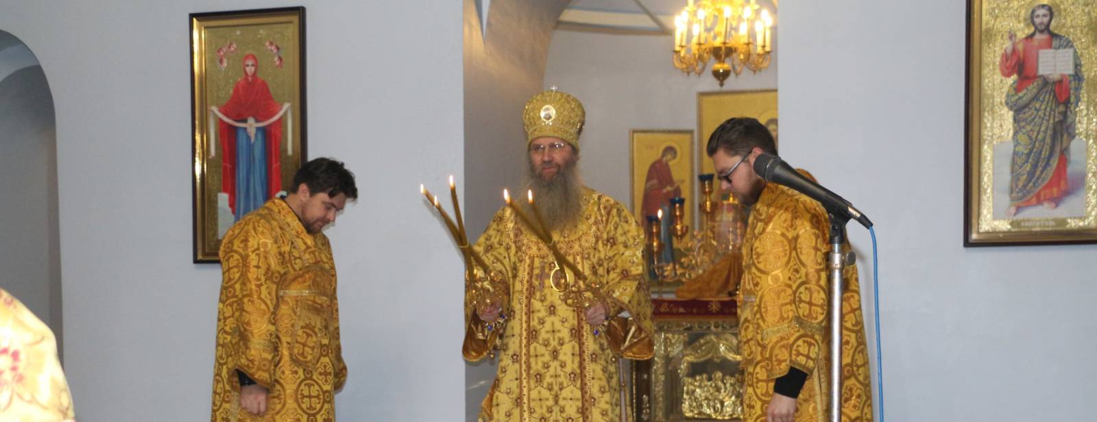 Божественная литургия в Покровском кафедральном соборе г. Урюпинска.