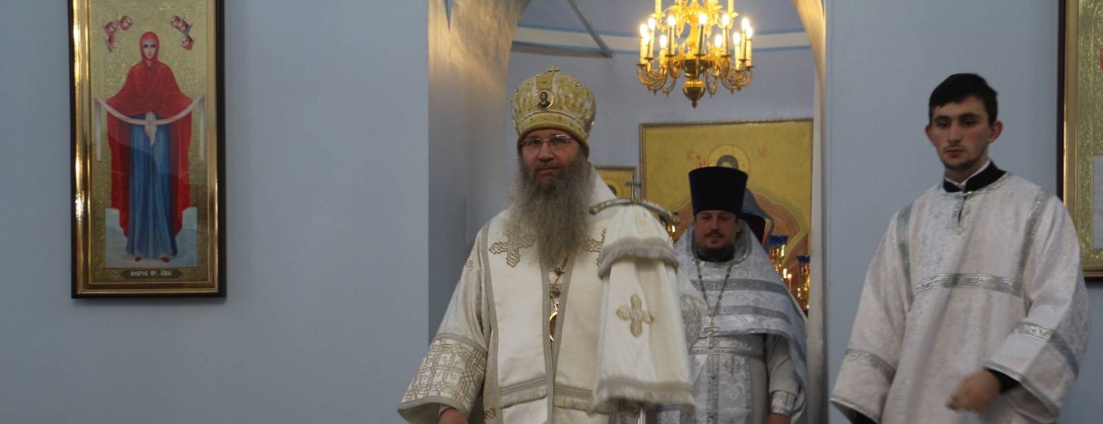 Божественная литургия в сослужении епархиального духовенства в Покровском кафедральном соборе г. Урюпинска. Божественная литургия в сослужении епархиального духовенства в Покровском кафедральном соборе г. Урюпинска.