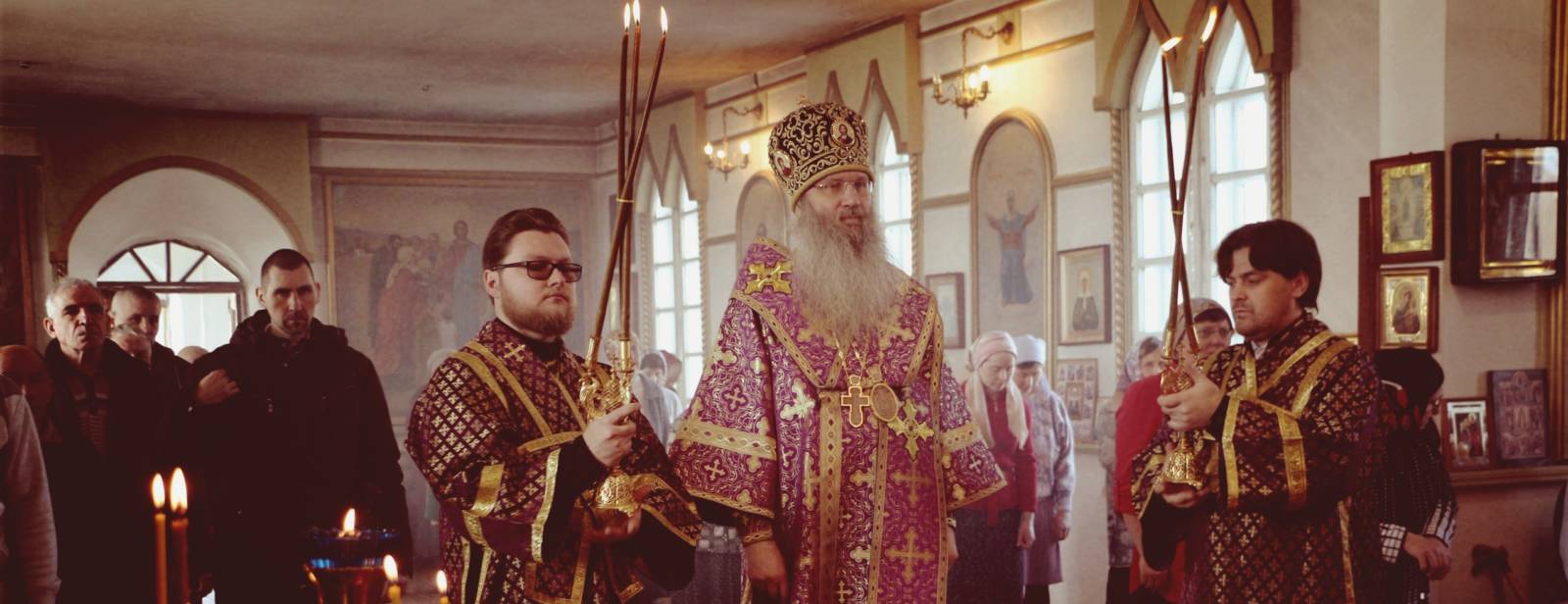 Божественная литургию в храме Архистратига Божия Михаила в х. Алексиковском. Божественная литургию в храме Архистратига Божия Михаила в х. Алексиковском.