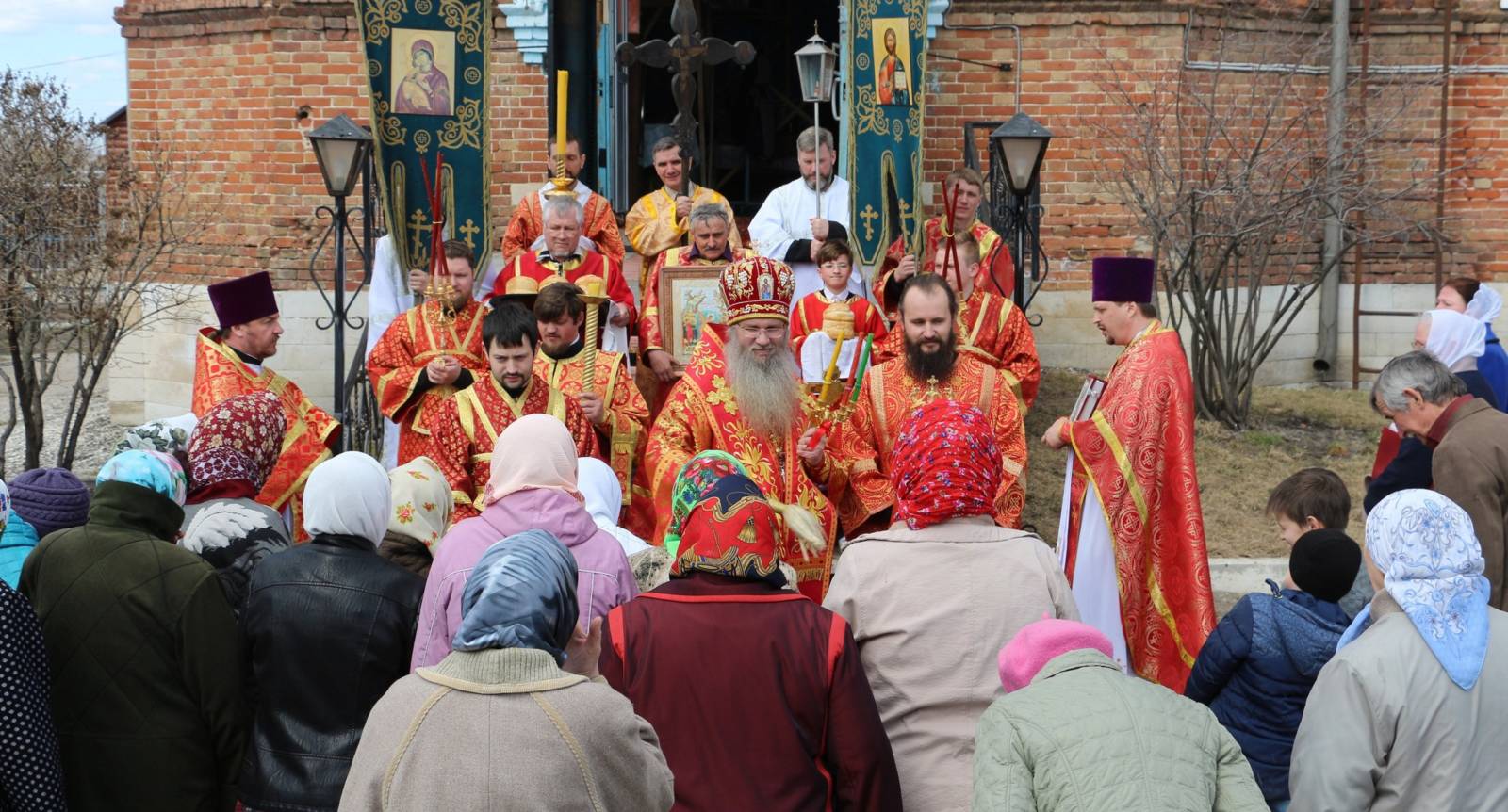 Божественная литургия в храме Архистратига Божия Михаила в р.п. Рудня.