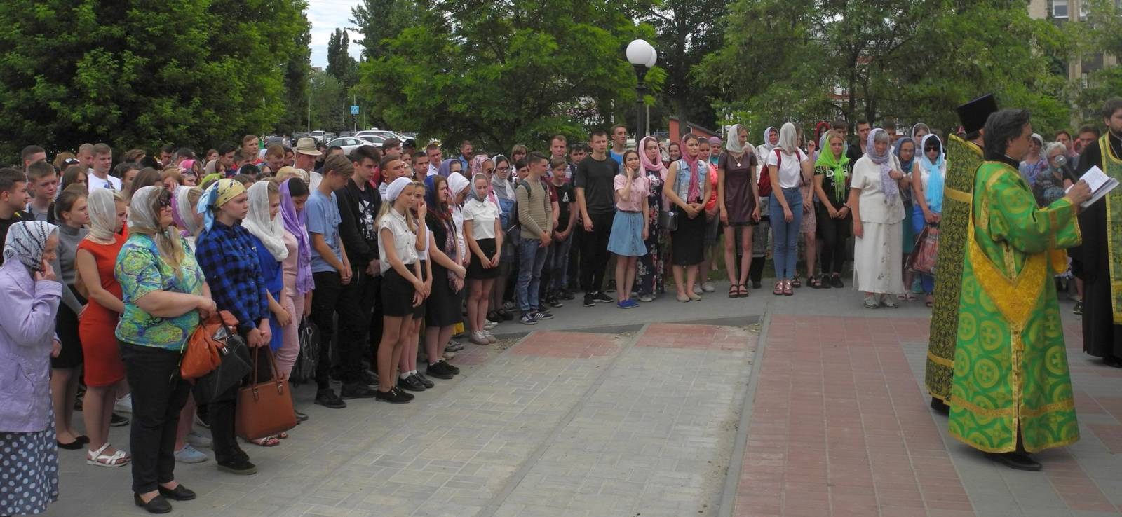 Молебен для учащих и учащихся перед началом экзаменов в г. Урюпинске.