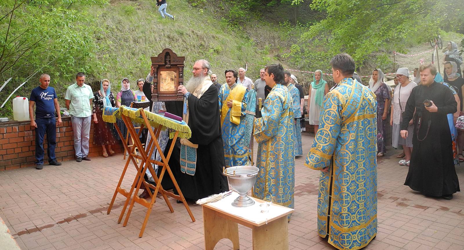 Молебное пение с чтением акафиста Урюпинской иконы Божией Матери и малое освящение воды на Святом источнике.