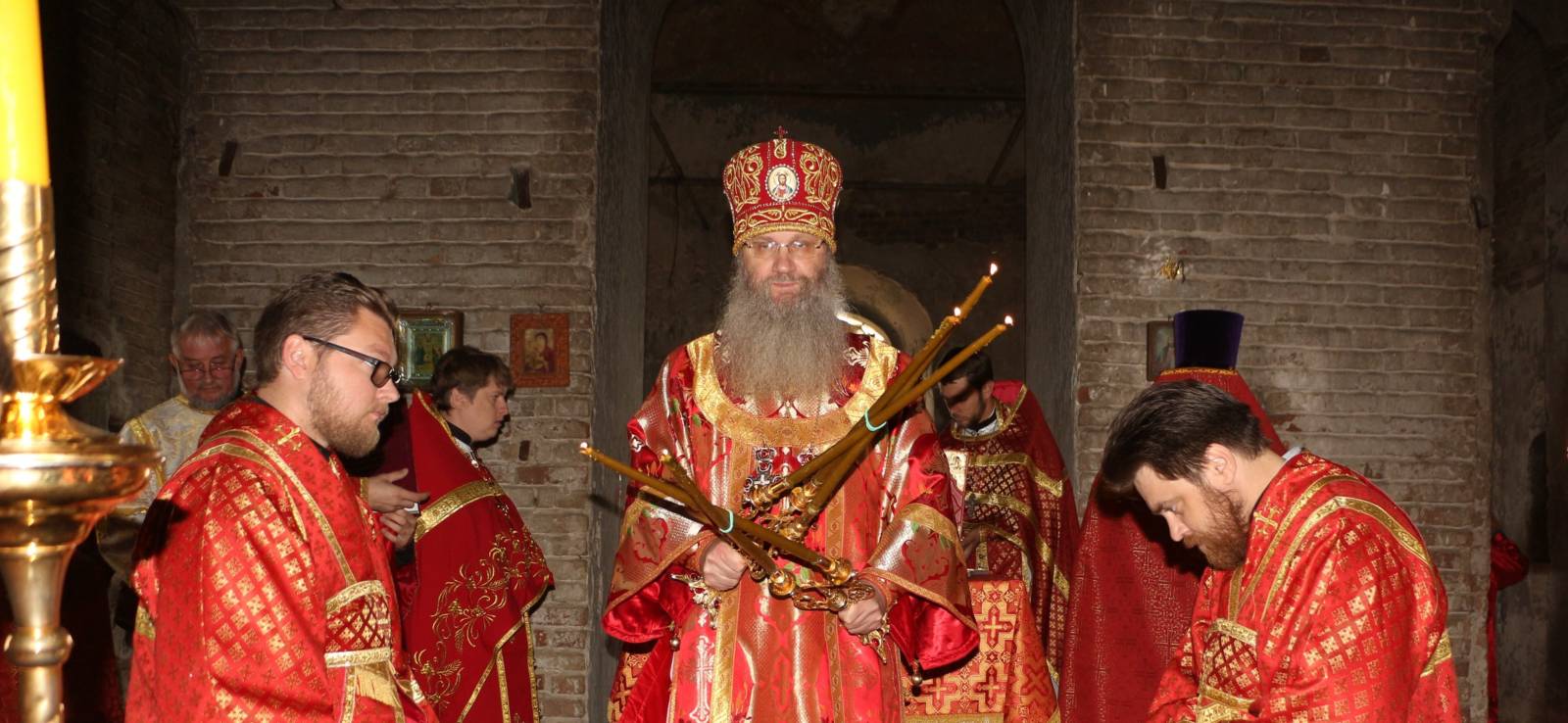Первая, с 60-х годов после закрытия храма, Божественная литургия архиерейским чином. Первая, с 60-х годов после закрытия храма, Божественная литургия архиерейским чином.