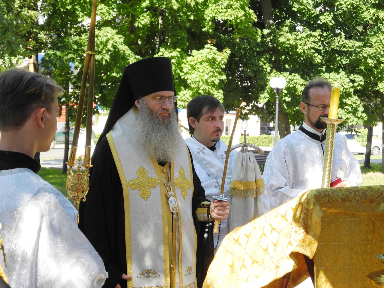 Панихида по жертвам массированной бомбардировки Сталинграда в августе 1942 года.