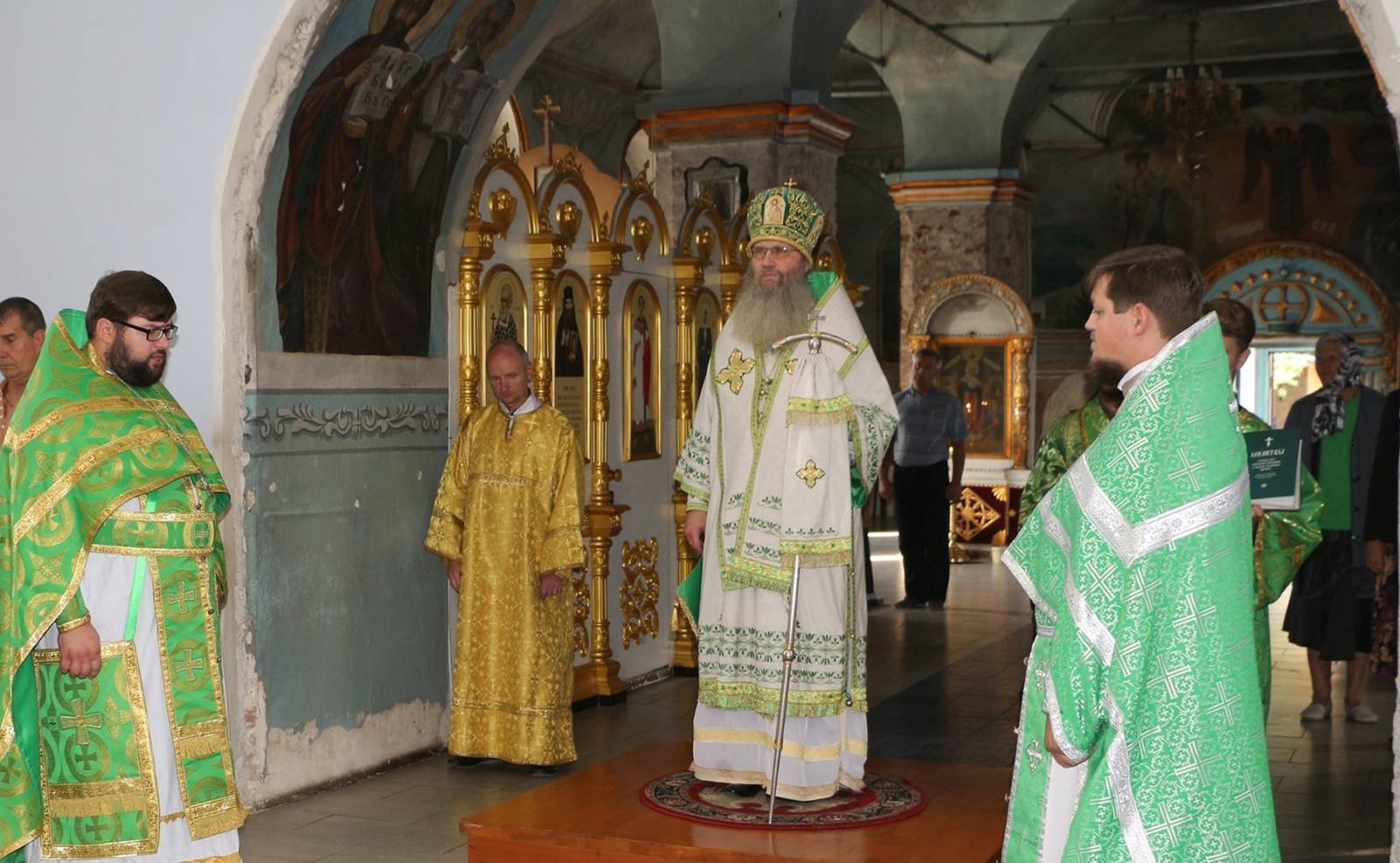 Служение епископа Елисея в день памяти Прпп. Антония и Феодосия Печерских.