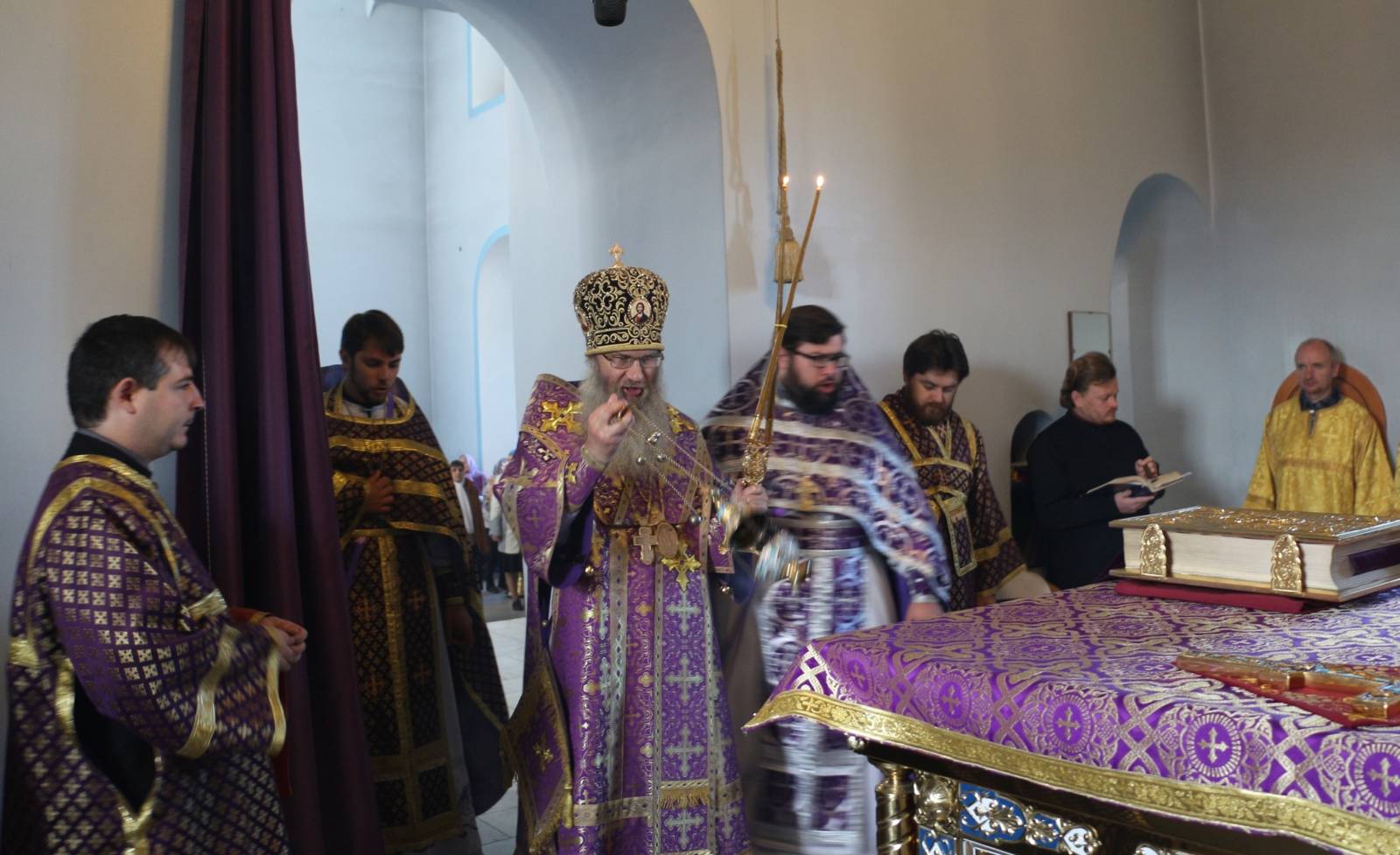 В День прославления св. сщмч. Николая пресвитера иже в Верхнем Гнутове.