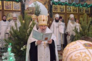 Священнослужители Волгоградской епархии поздравили владыку Феодора с Рождеством Христовым за вечерним богослужением 