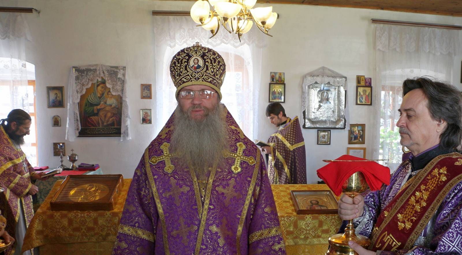 Божественная Литургия Преждеосвященных Даров в часовне в честь Вознесения Господня.
