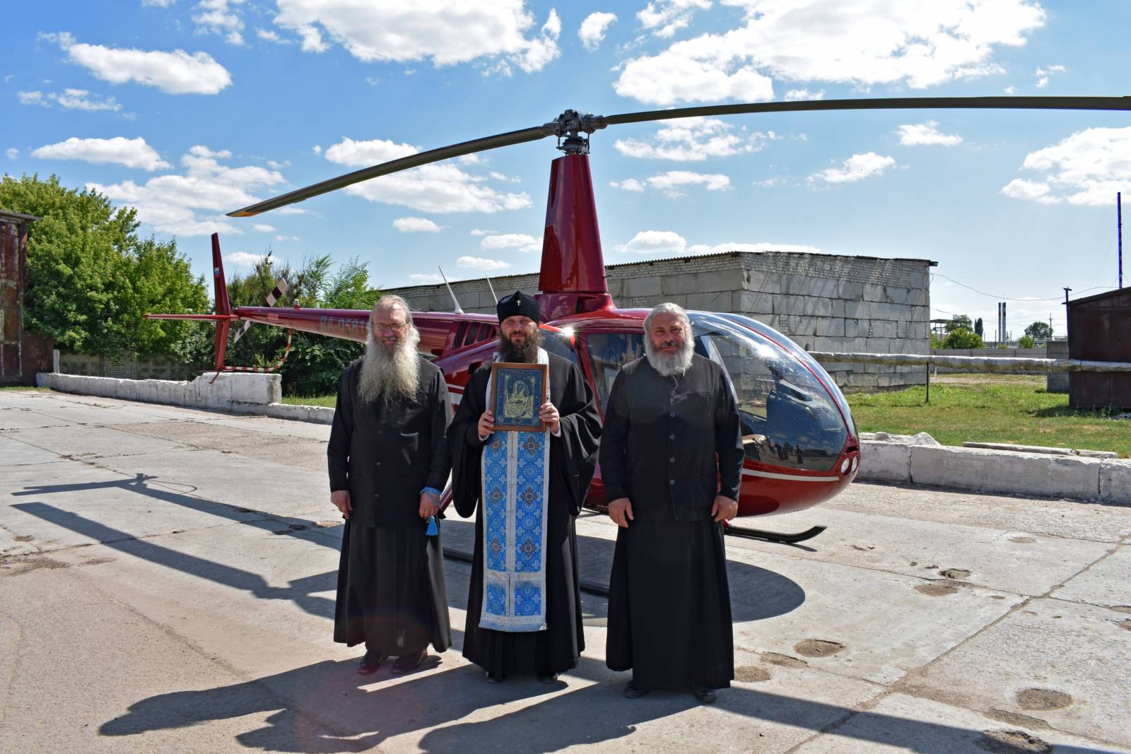 Воздушный крестный ход вокруг г. Урюпинска с Урюпинской иконой Божией Матери.