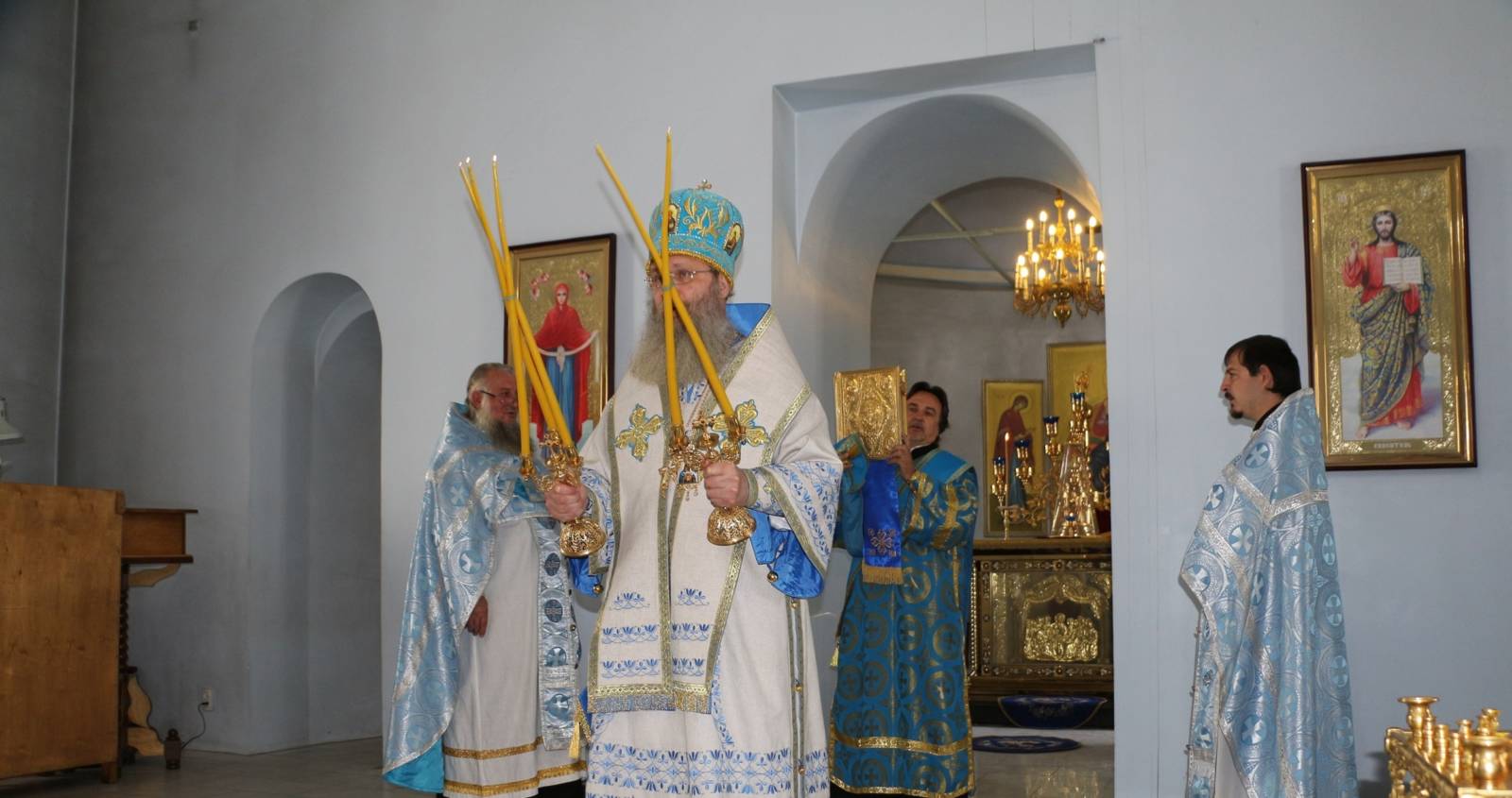 В день празднования Боголюбской иконы Божией Матери.