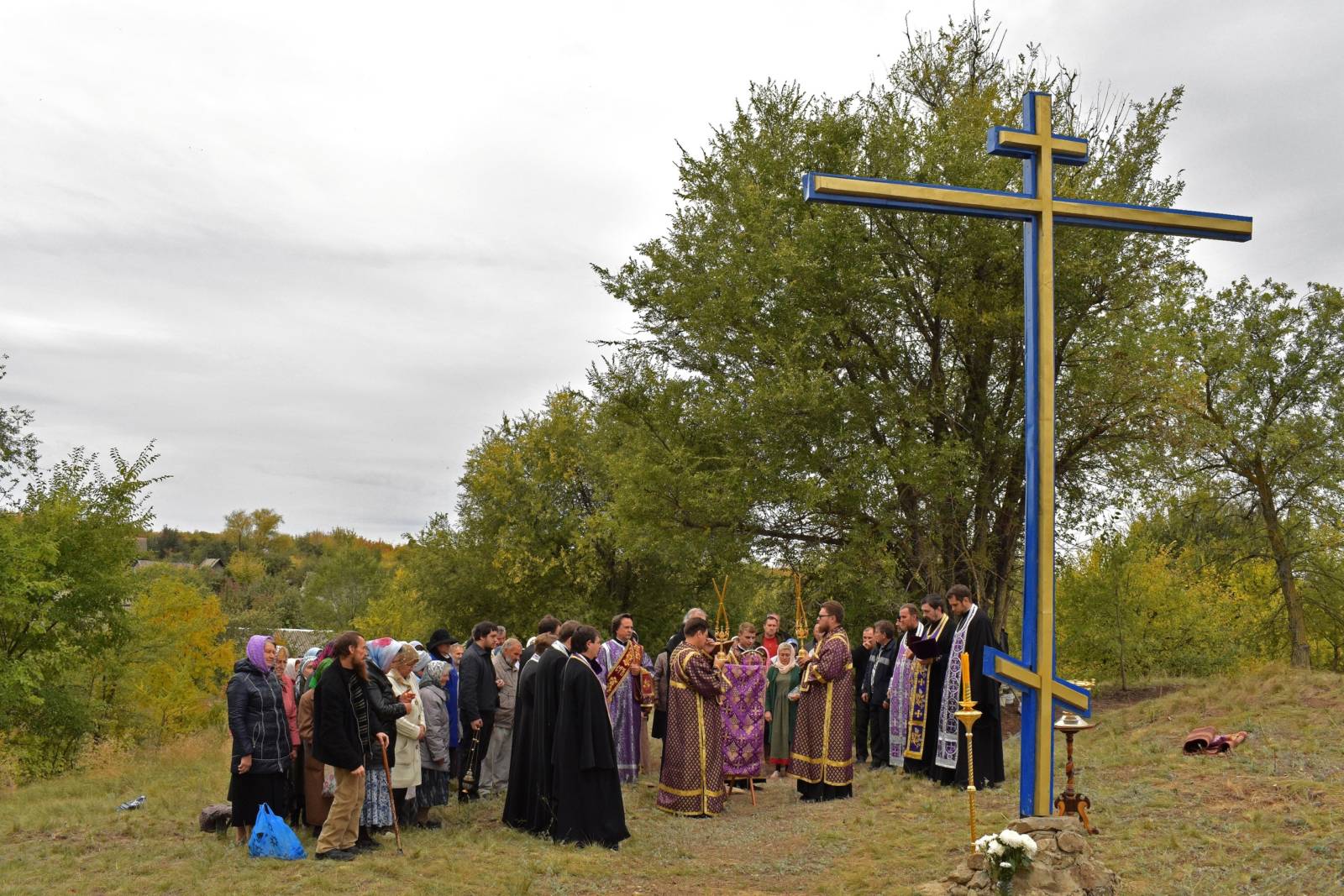 Освящение поклонного креста в Урюпинске (видео)