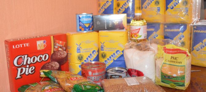 Нуждающиеся семьи получают продуктовую помощь