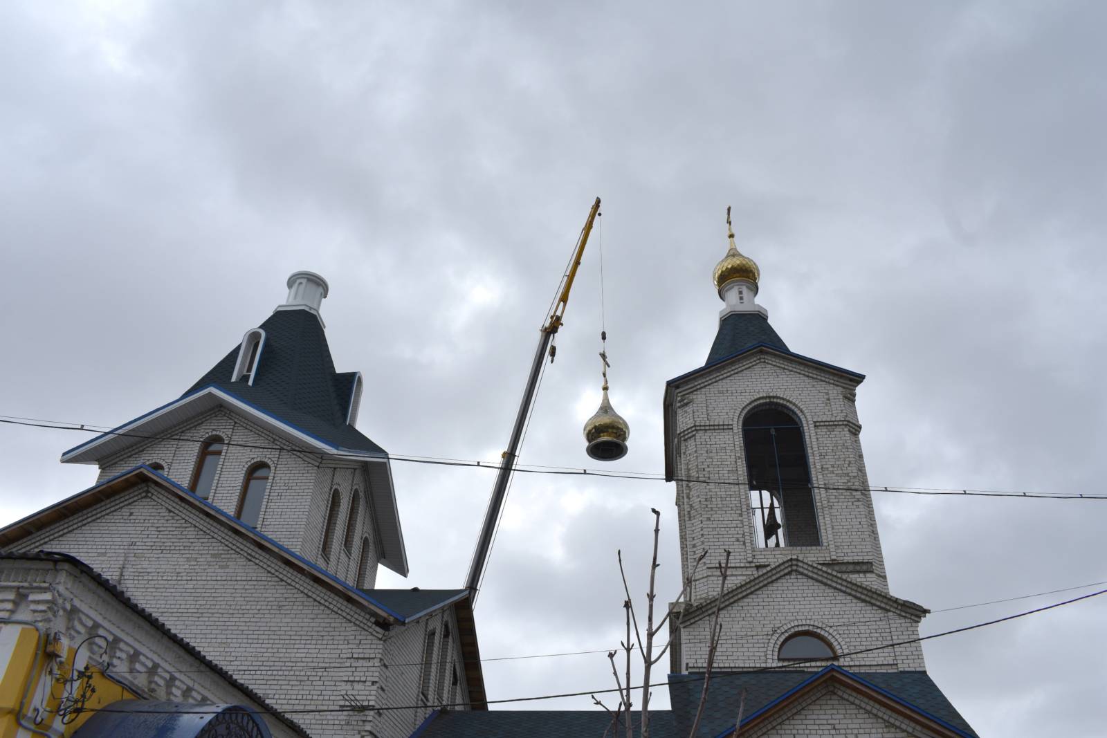 Над Урюпинском вознёсся православный крест