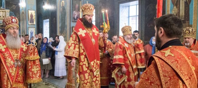 Пасхальная служба трёх архиереев Пасхальная служба трёх архиереев