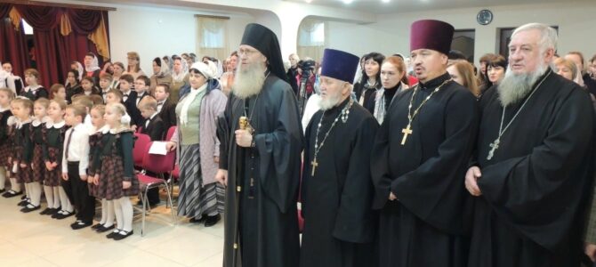 24 ноября 2022 года, в день праздника «Дня Матери», епископ Урюпинский и Нованинский Елисей посетил Православную гимназию Старцев Глинских.