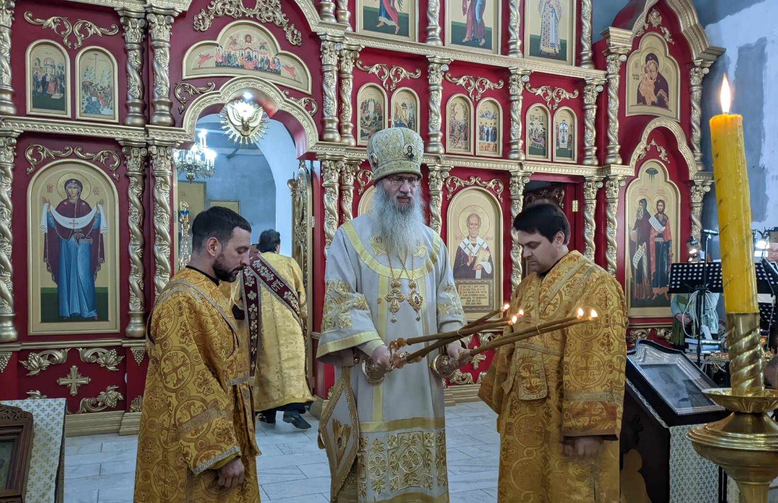 Божественная литургия в Покровском кафедральном соборе г. Урюпинска.