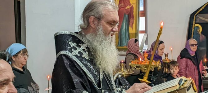 Великая вечерня с чином Пассии в Покровском кафедральном соборе г. Урюпинска. Великая вечерня с чином Пассии в Покровском кафедральном соборе г. Урюпинска.