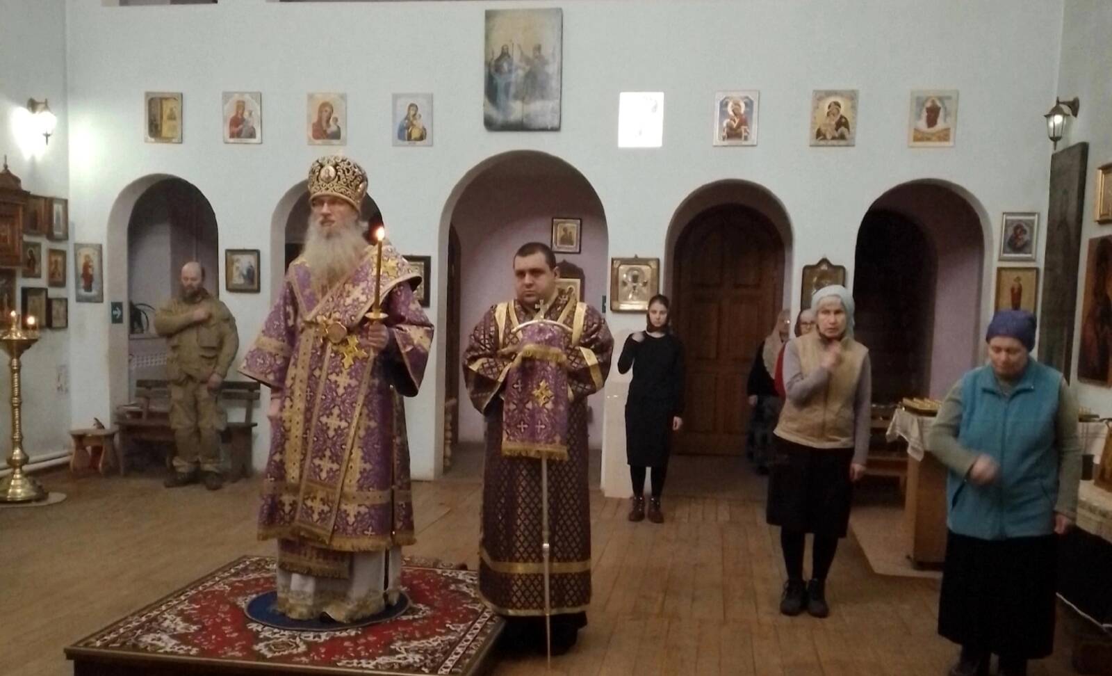 Вечернее богослужение в Свято-Троицком Каменно-Бродском Белогорском мужском монастыре с. Каменный брод, Ольховского р-на.