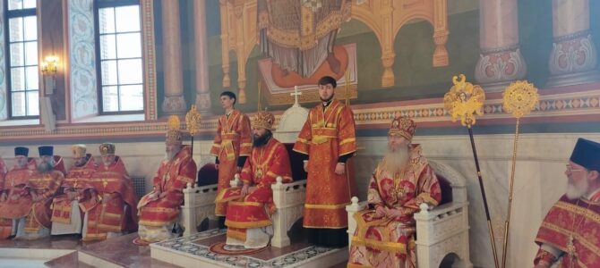 В праздник Антипасхи архипастыри Волгоградской митрополии совершили Литургию в Александро-Невском кафедральном соборе