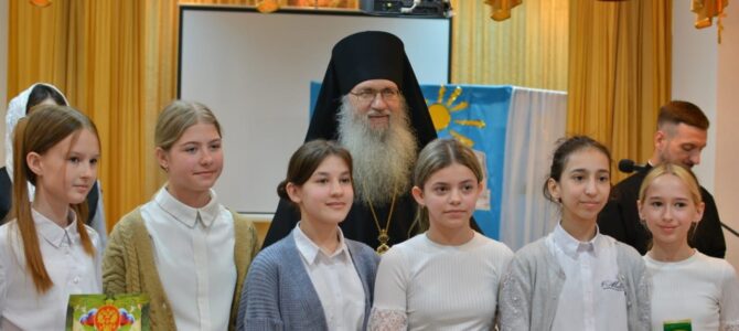 Епископ Урюпинский и Новоаннинский Елисей разделил пасхальную радость вместе с детьми фроловских образовательных учреждений