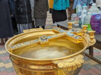 Божественная литургия Пасхальным чином и чин малого освящения воды.