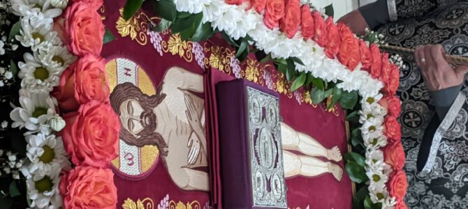 Великая вечерня с выносом Плащаницы Спасителя в Покровском кафедральном соборе г. Урюпинска.